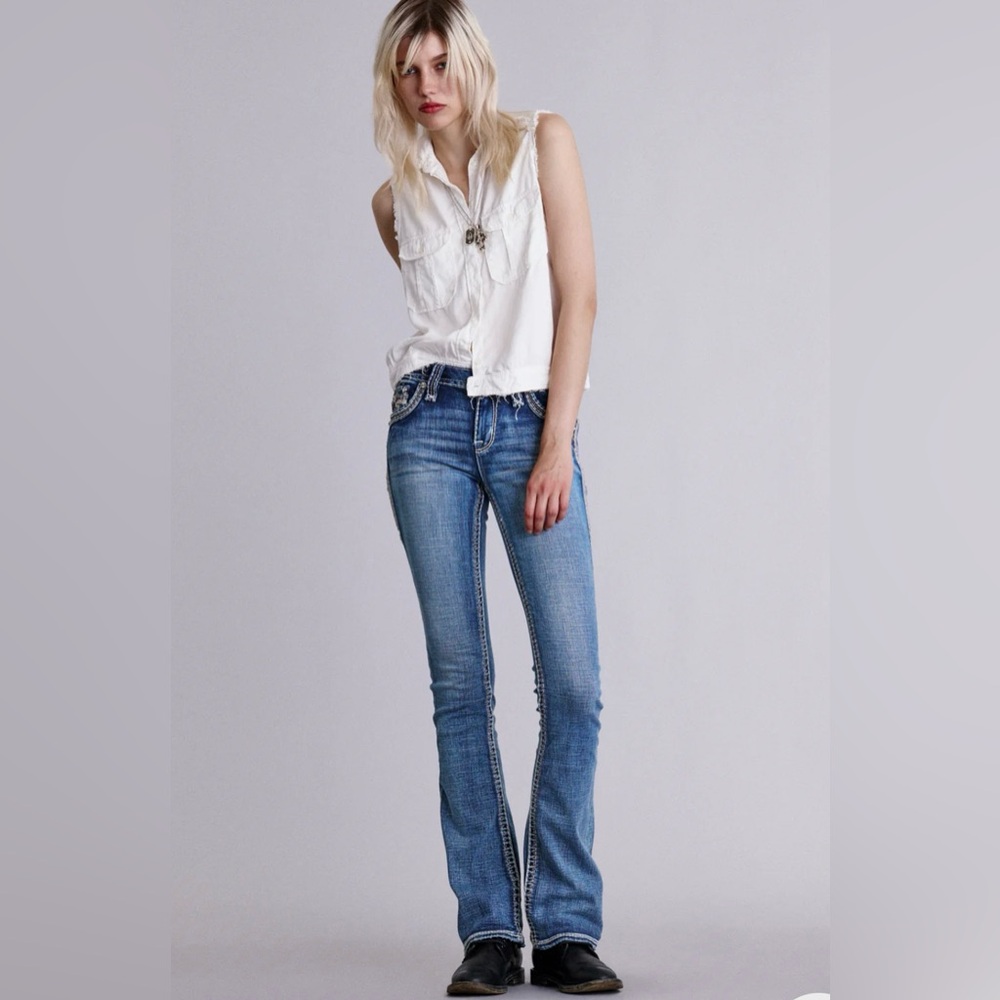 BKE Emma boot cut denim jeans women’s size 31/31 with embellished back pockets